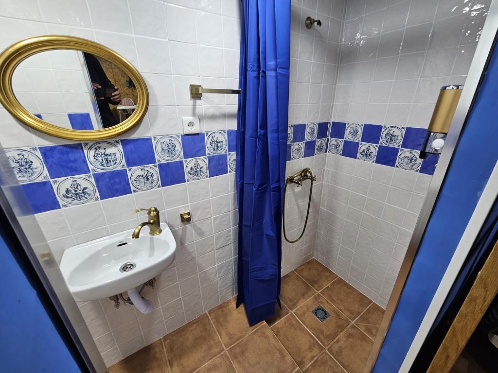 A bathroom at El Rincón de los Patos 1
