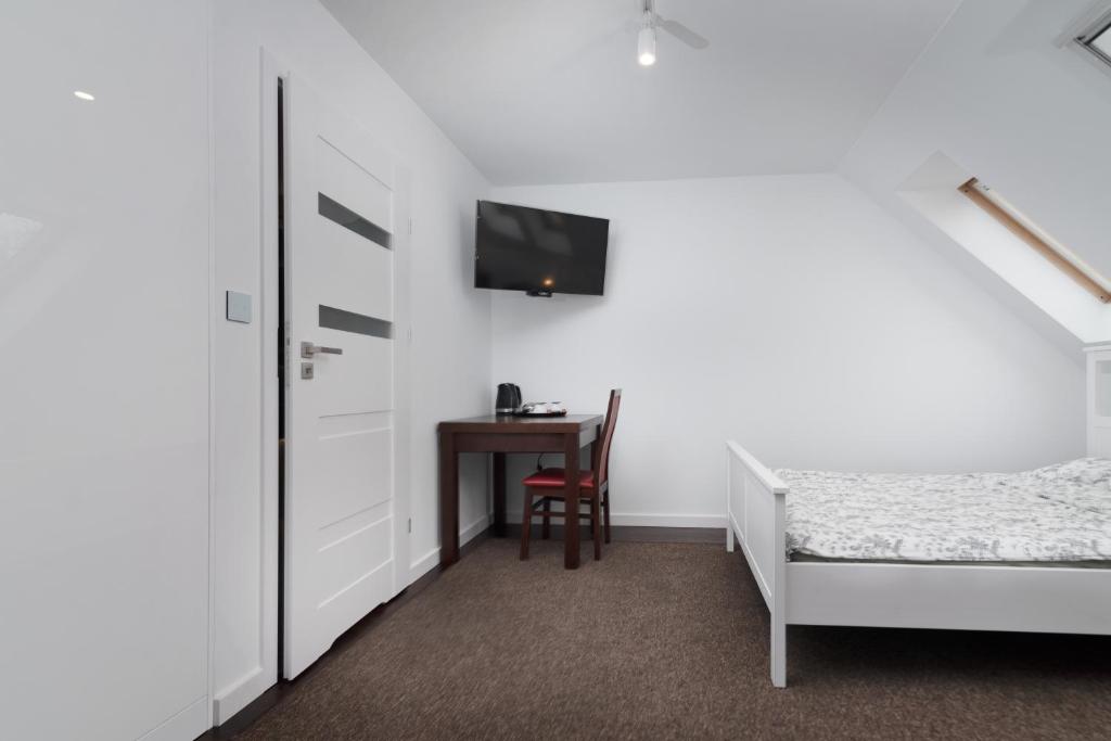 Hubertus - Family Room With Private Bathroom