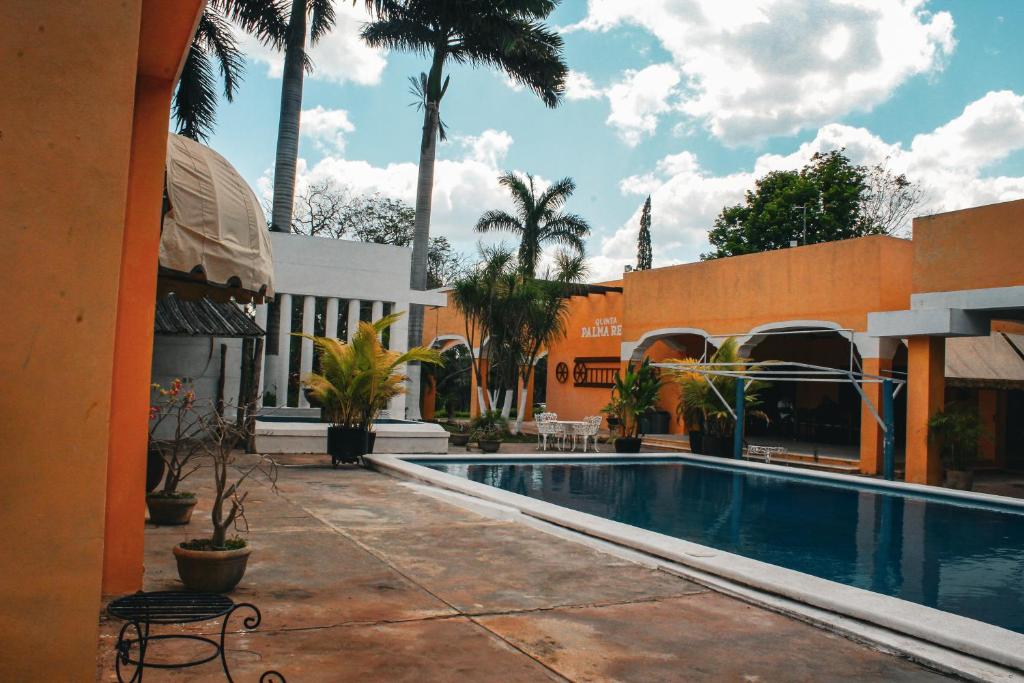 Majoituspaikassa Finca Palma Real / Tradicional y Cultural en Yucatán tai sen lähellä sijaitseva uima-allas