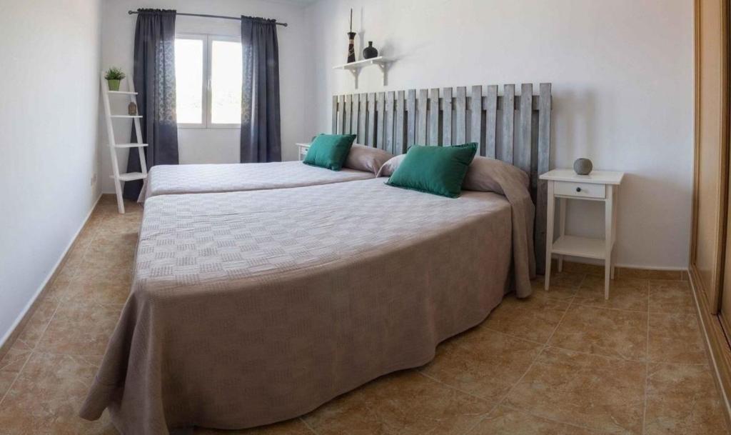 Ein Bett oder Betten in einem Zimmer der Unterkunft Charmantes Ferienhaus in Gálvez mit Grill