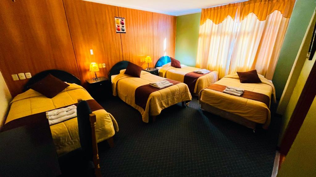 Ліжко або ліжка в номері Hostel Sillustani Inn Puno