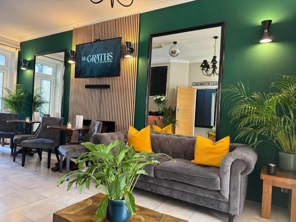 McGraths Hotel & Public Bar - Resim 1