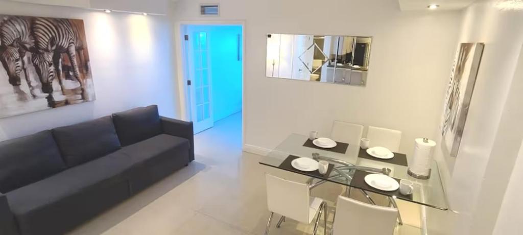 Castle Beach Club Apartments - One-Bedroom Apartment