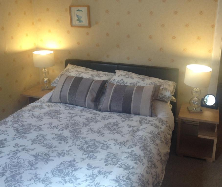 Postel nebo postele na pokoji v ubytování Tanglin Guest House