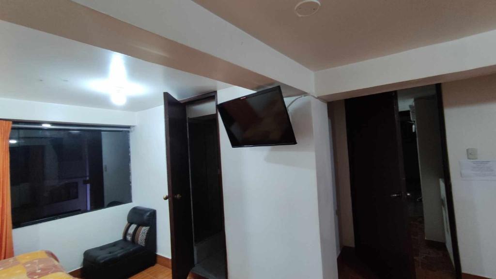 TV a/nebo společenská místnost v ubytování Tierra Mágica Hostal