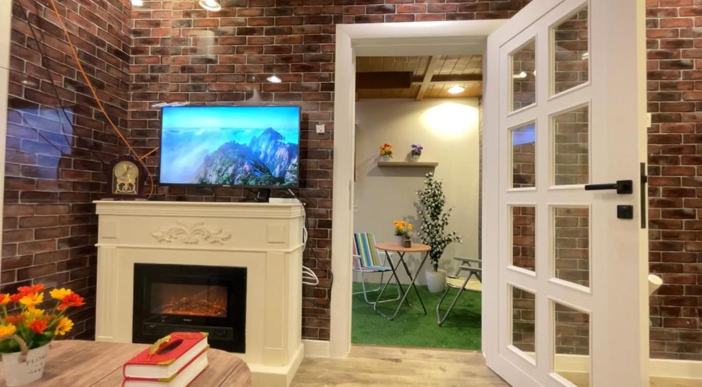 TV a/nebo společenská místnost v ubytování بيتي بلس للغرف الفندقية- مدخل مستقل