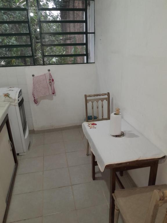 Vonios kambarys apgyvendinimo įstaigoje Casa da paz