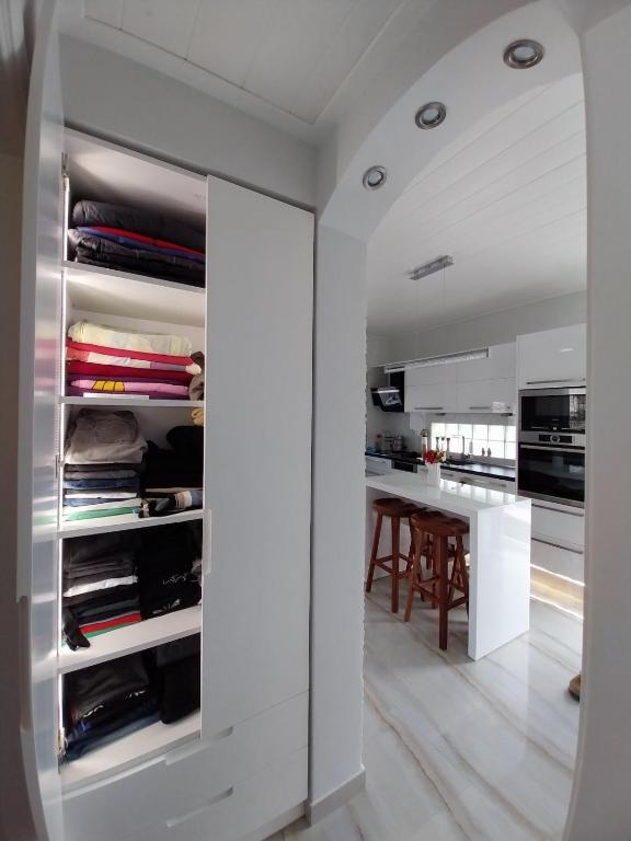 Kuchyň nebo kuchyňský kout v ubytování Apervill Luxury House