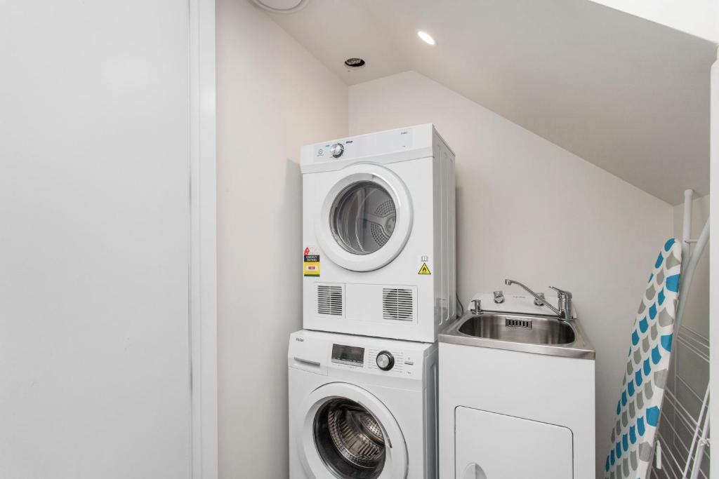 Simply The Best CBD 3 Mins Plus Garage - Resim 8