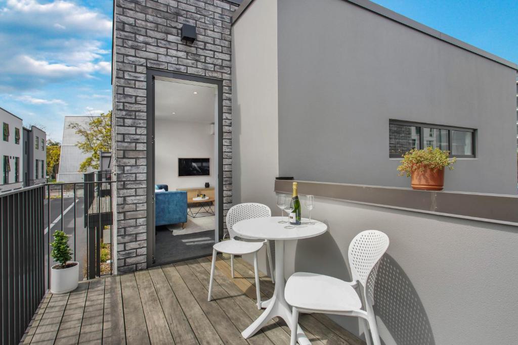 Simply The Best CBD 3 Mins Plus Garage - Resim 16