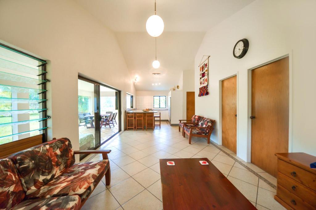 a living room with a couch and a table at Are Kapakapa in Arutanga