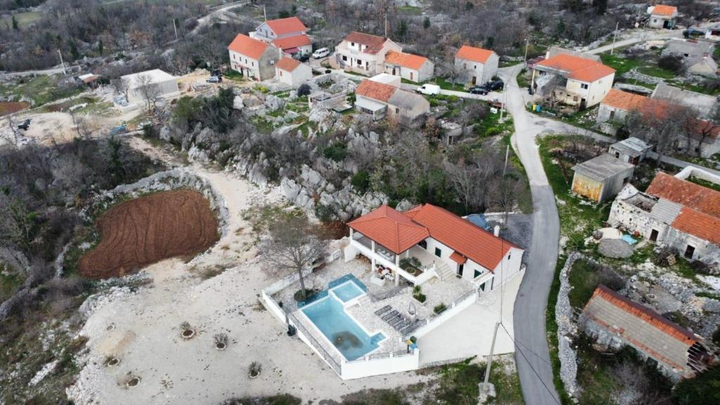 Holiday house with a swimming pool Vrgorac, Zagora - 22798