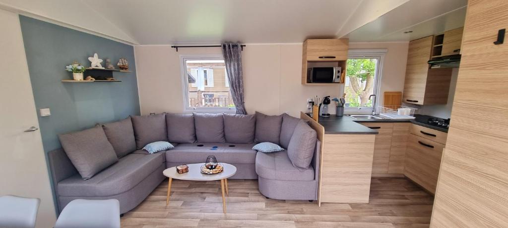 Kuchyň nebo kuchyňský kout v ubytování Ferienhaus Chalet Ferienpark Lauwersoog NL