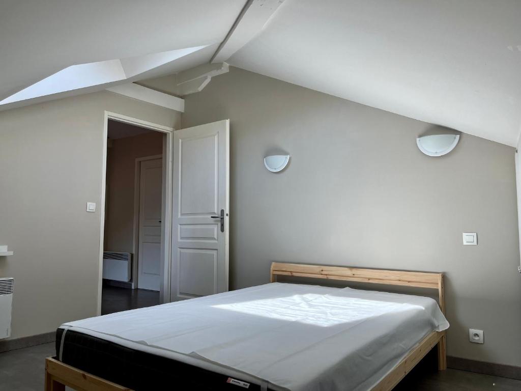 a white room with a bed in a attic at Appartement Urrugne, 3 pièces, 5 personnes - FR-1-239-931 in Urrugne