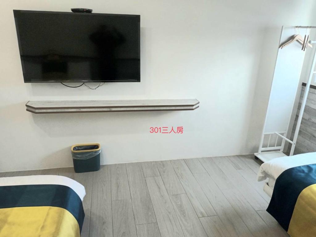 TV a/nebo společenská místnost v ubytování Xiaomi Courtyard B&B