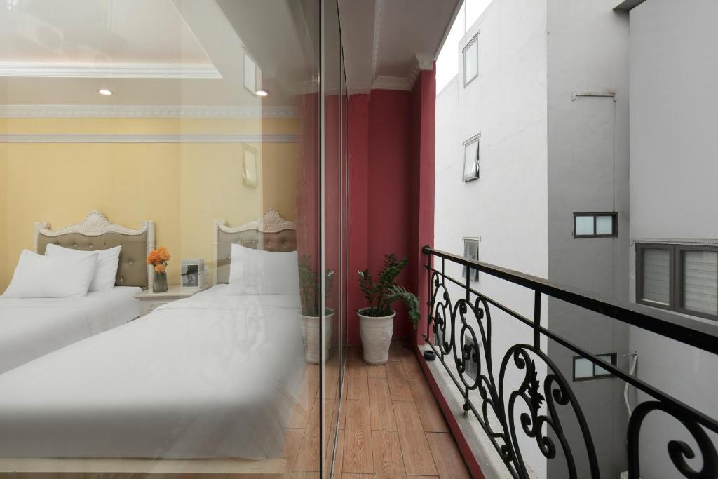 Postel nebo postele na pokoji v ubytování Hanoi Oldtown Nomad Hostel