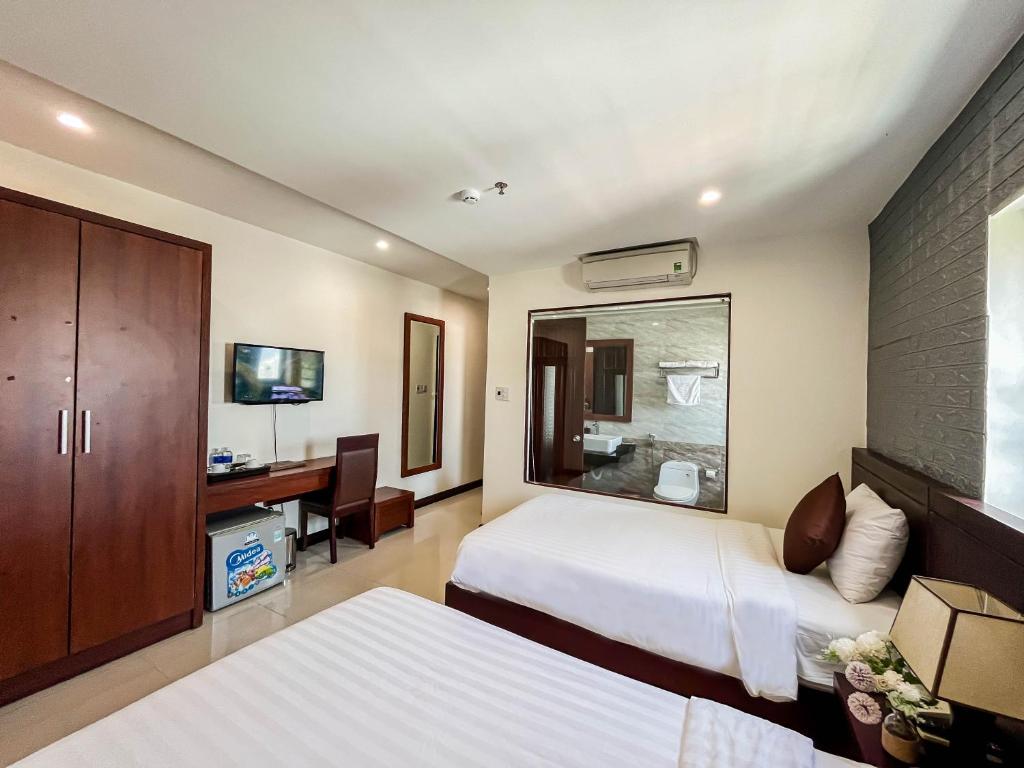 Postel nebo postele na pokoji v ubytování Quoc Cuong Center Da Nang Hotel by Haviland