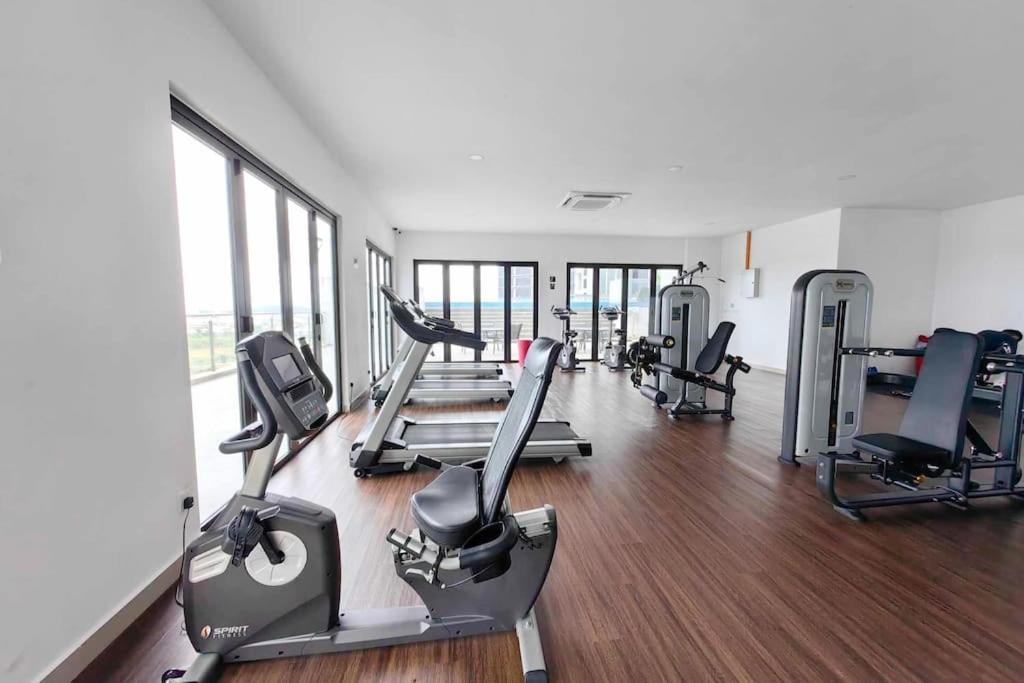 Fitness centrum a/nebo fitness zařízení v ubytování D'Pristine 2711 walking to Legoland Netflix bySTAY