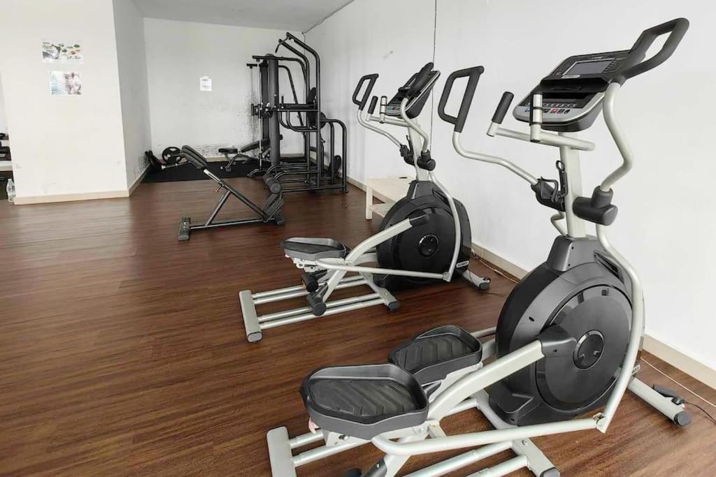 Fitness centrum a/nebo fitness zařízení v ubytování D'Pristine 2711 walking to Legoland Netflix bySTAY