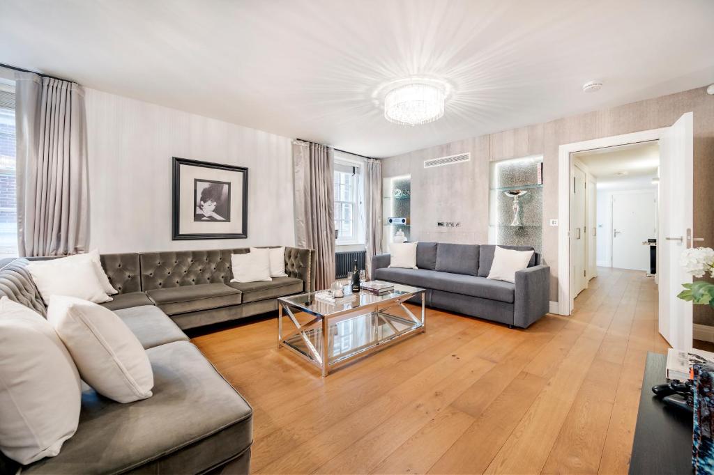 Aircon 2 Bedr, 3 Beds, 2 Bath Covent Garden, Subway - Two-Bedroom Apartment