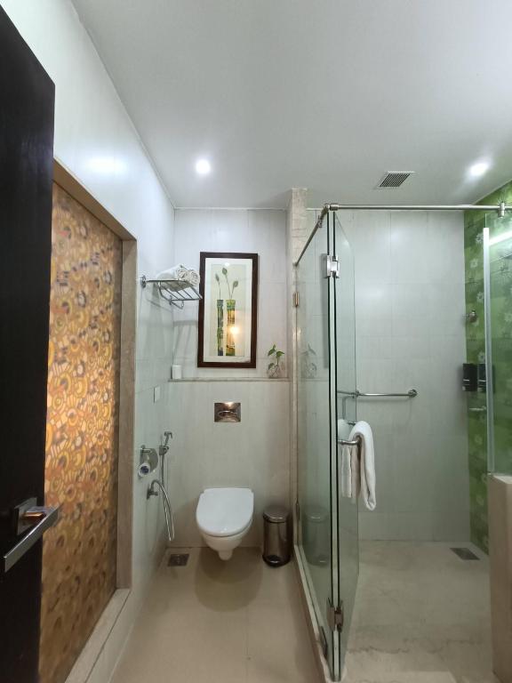 Koupelna v ubytování Kyriad Prestige Calangute Goa by OTHPL