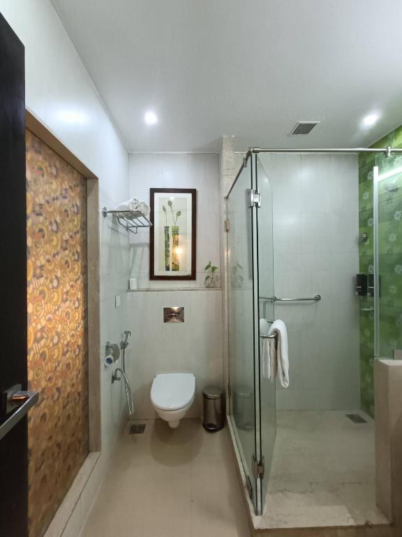 Koupelna v ubytování Kyriad Prestige Calangute Goa by OTHPL