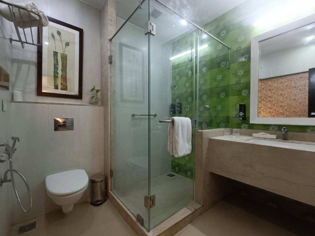 Koupelna v ubytování Kyriad Prestige Calangute Goa by OTHPL
