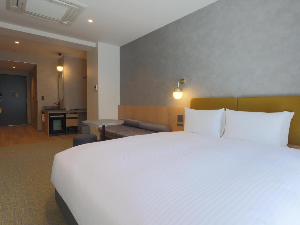 Postel nebo postele na pokoji v ubytování HOTEL Tomiya with M's