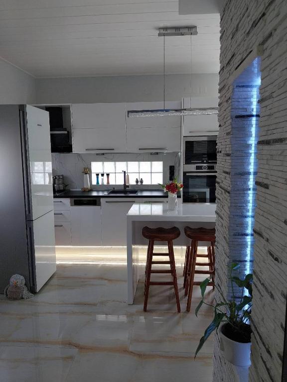 Kuchyň nebo kuchyňský kout v ubytování Apervill Luxury House