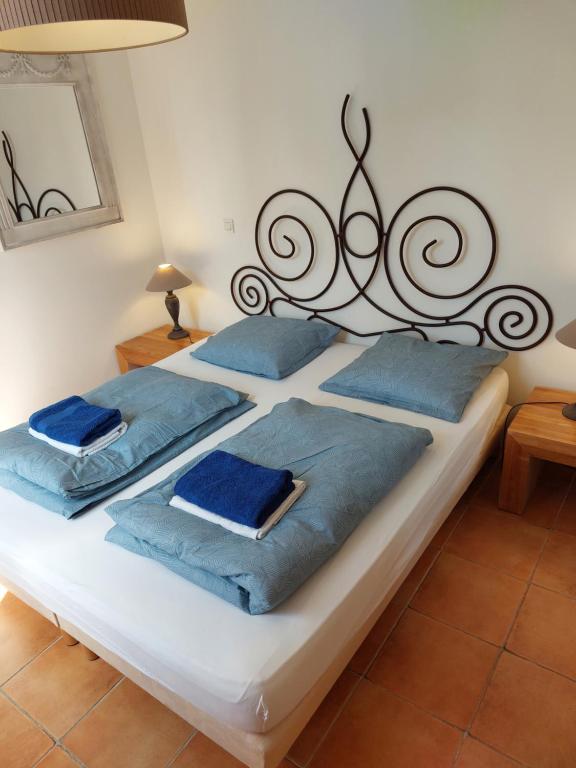 Posteľ alebo postele v izbe v ubytovaní Fayence Villa with private pool