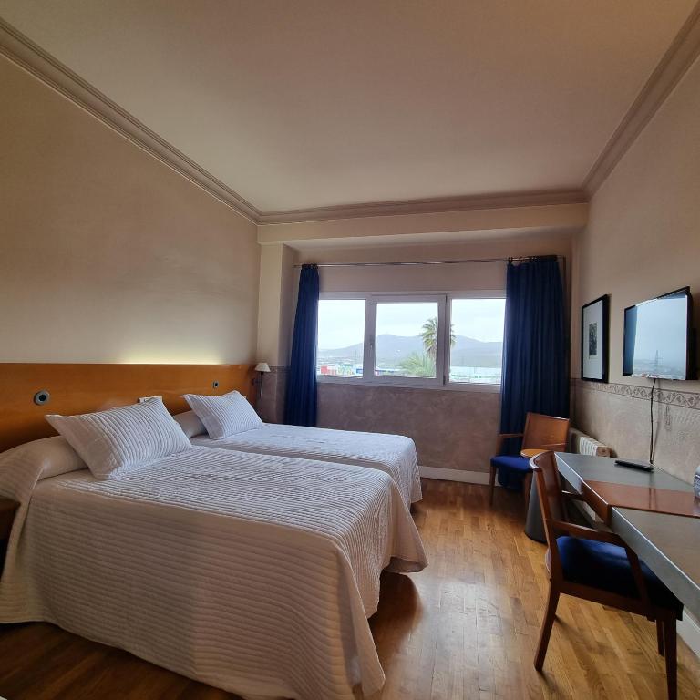 Postel nebo postele na pokoji v ubytování Hotel Azar