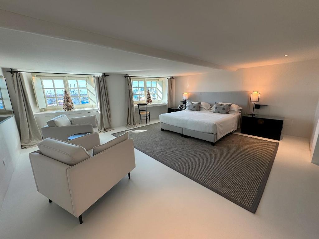 Hotel Palazzo Durazzo Suites - Resim 9