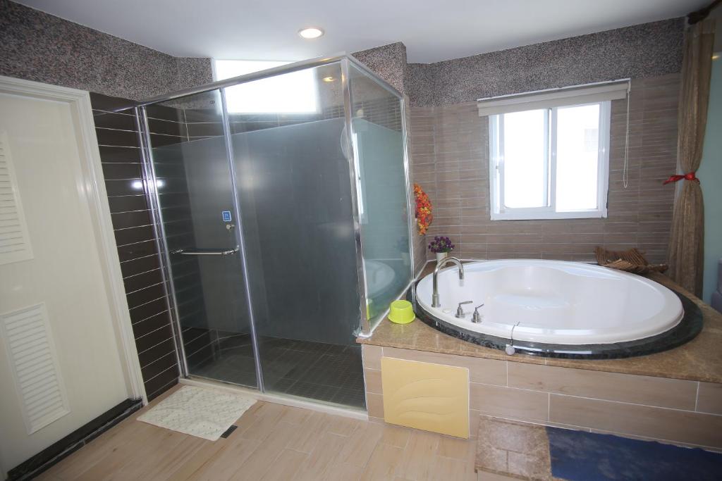 a large bathroom with a tub and a shower at Kenting Waterfront Hotel in Kenting