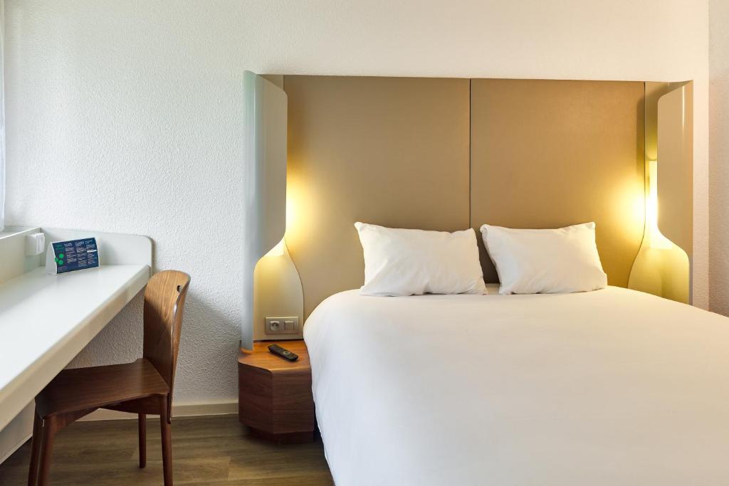 Campanile Villennes-Sur-Seine - Poissy - Hôtel rénové en 2024 - Standard Room - 1 Queen Bed