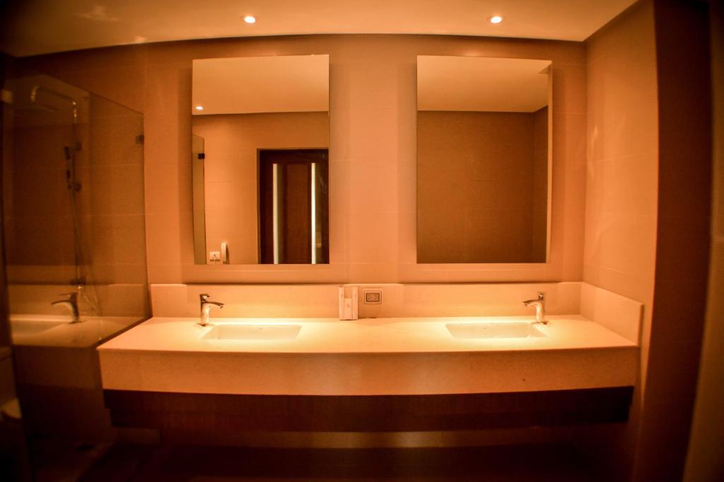 Hotel Monticello Tagaytay - Capri Penthouse