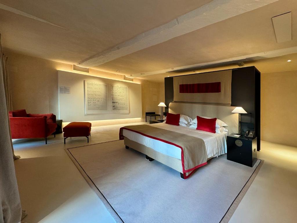 Postel nebo postele na pokoji v ubytování Hotel Palazzo Durazzo Suites