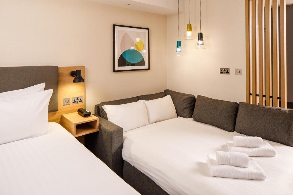 Holiday Inn Manchester Airport T2, an IHG Hotel - Sala Matrimoniali Con Divano Letto