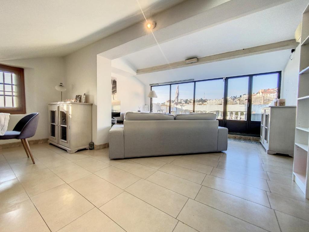 Fotografia z galérie ubytovania Magnifique appartement vue mer et parking privé ! v destinácii Grasse