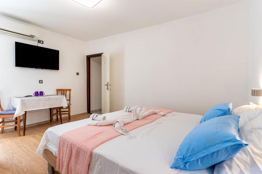 Postel nebo postele na pokoji v ubytování Guesthouse Romana
