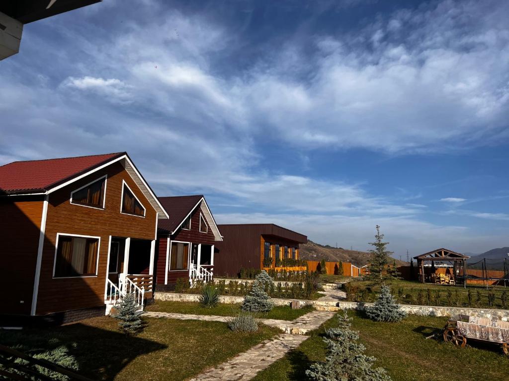 Nespecifikovaný výhled na hory nebo výhled na hory při pohledu z hotelu