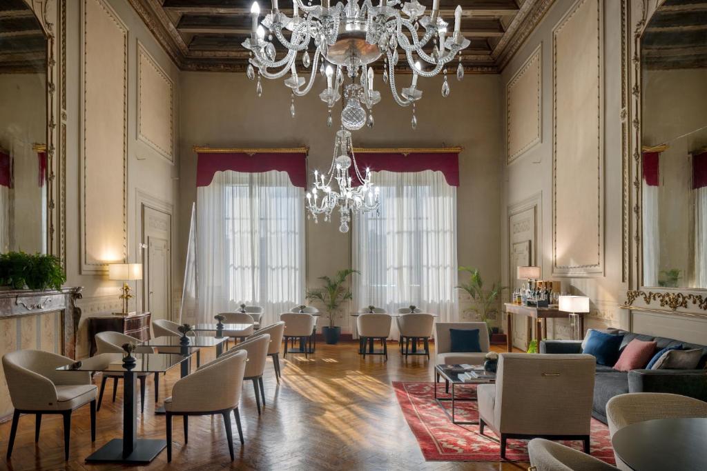 Część wypoczynkowa w obiekcie Leone Blu Suites | UNA Esperienze