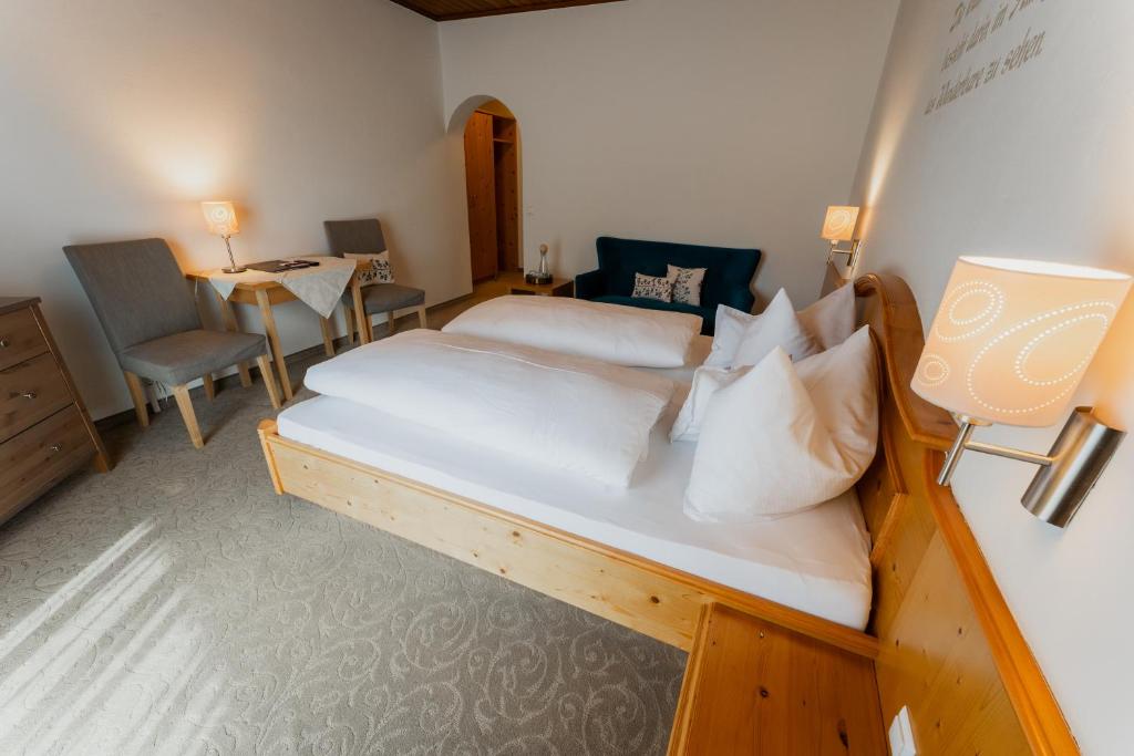 Postel nebo postele na pokoji v ubytování Pension Zirbenhof
