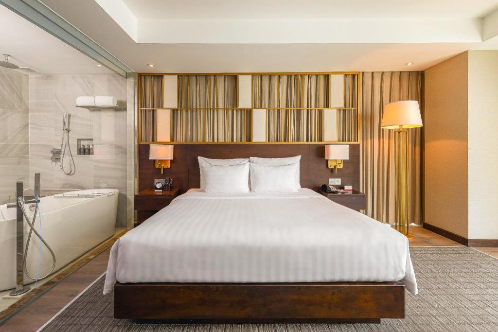 Premier Deluxe Double/ Twin with Bathtub