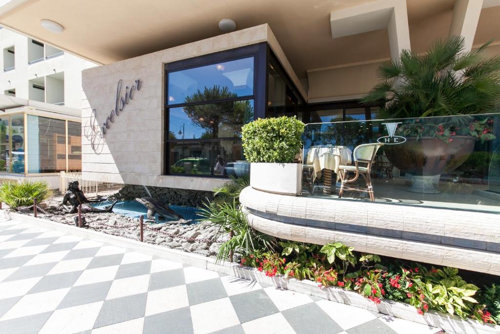 Vonkajšia záhrada v ubytovaní Hotel Excelsior