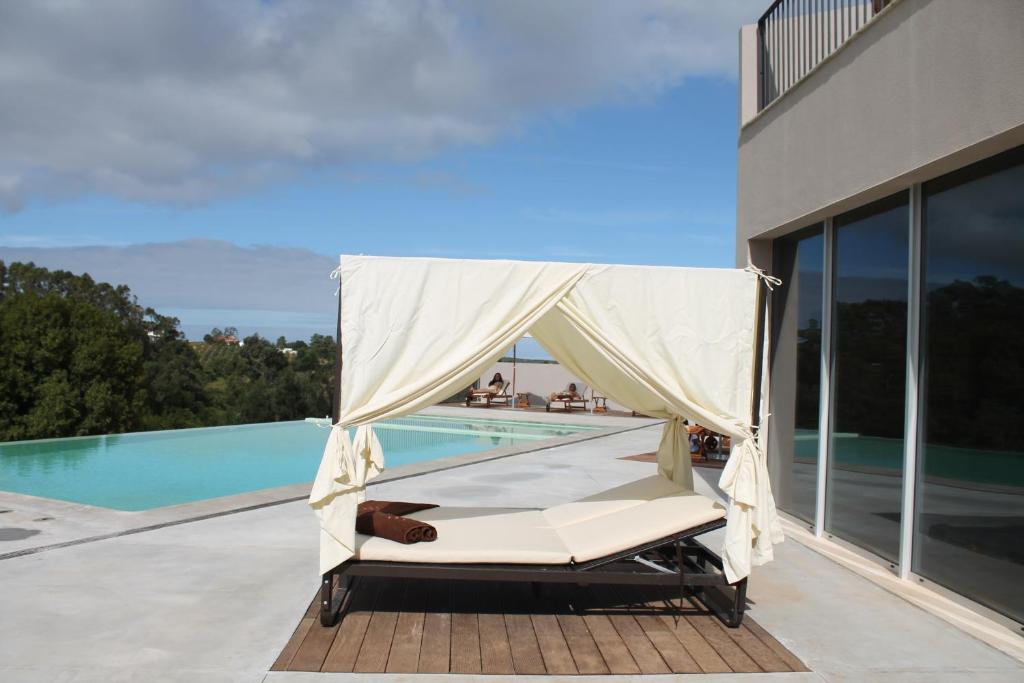 A piscina localizada em Vale d'Azenha Hotel Rural & Residences ou nos arredores