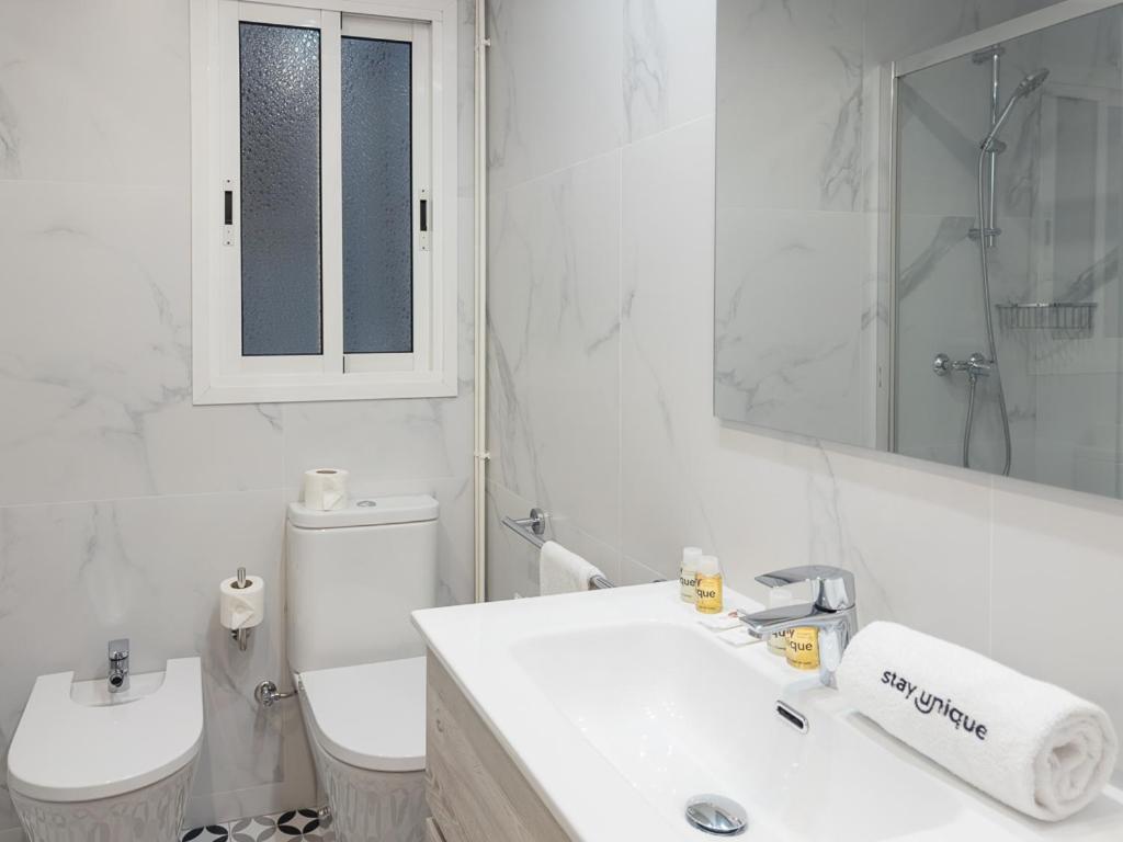 Koupelna v ubytování Stay U-nique Apartments Sagrada Familia II