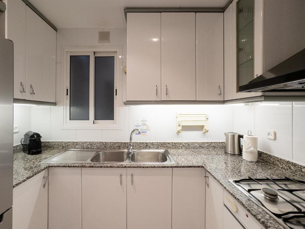 Kuchyň nebo kuchyňský kout v ubytování Stay U-nique Apartments Sagrada Familia II