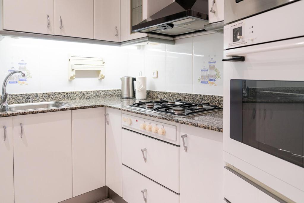 Kuchyň nebo kuchyňský kout v ubytování Stay U-nique Apartments Sagrada Familia II