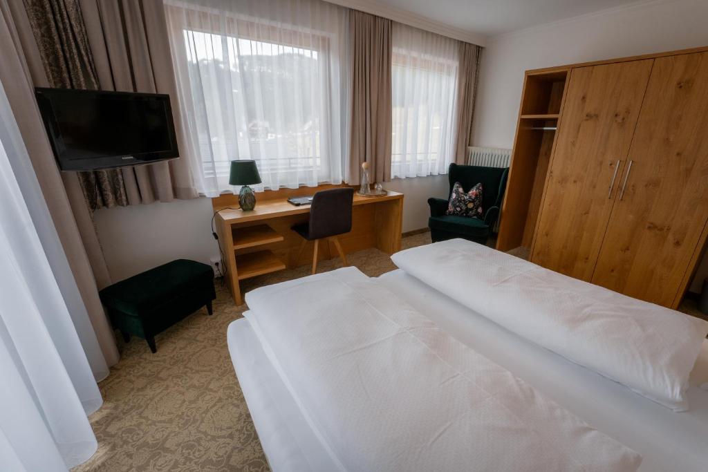 Postel nebo postele na pokoji v ubytování Pension Zirbenhof