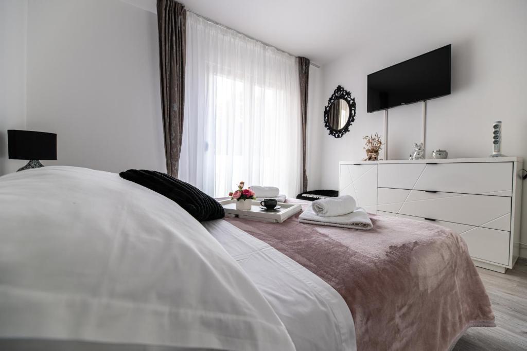Posteľ alebo postele v izbe v ubytovaní BabyLu apartman